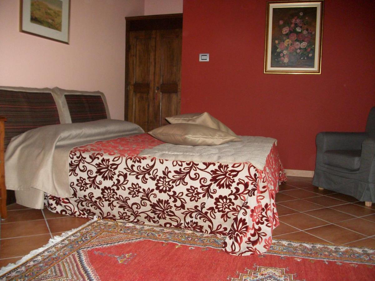Gasthaus La Corte Di Langa Albaretto della Torre Zimmer foto